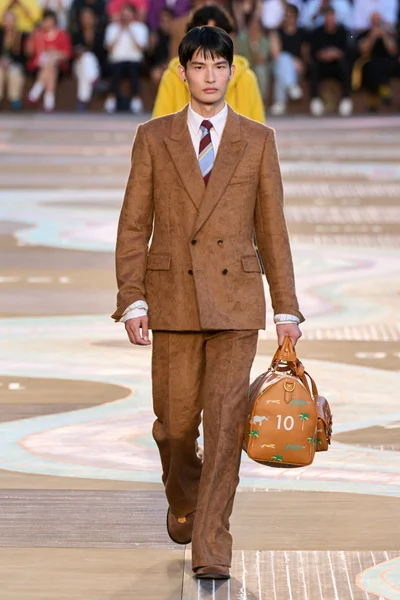 Look 48